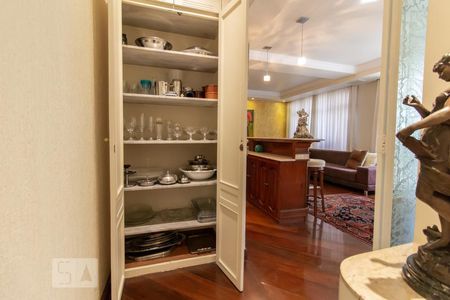 Sala 1 - Armário de apartamento para alugar com 4 quartos, 170m² em Lourdes, Belo Horizonte
