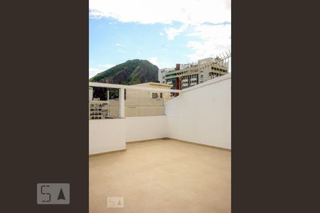 Apartamento à venda com 73m², 2 quartos e sem vagaÁrea comum