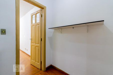 Casa para alugar com 200m², 3 quartos e 2 vagasCorredor Quartos