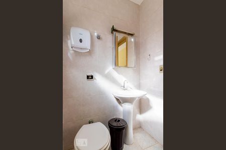 Casa para alugar com 200m², 3 quartos e 2 vagasBanheiro da Suite