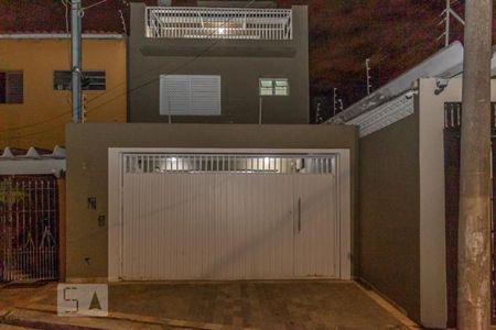 Casa à venda com 250m², 4 quartos e 2 vagasFachada