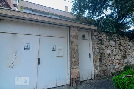 Casa à venda com 382m², 4 quartos e 3 vagasFachada