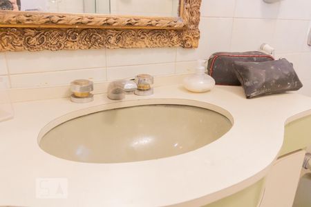 Apartamento à venda com 65m², 2 quartos e sem vagaBanheiro