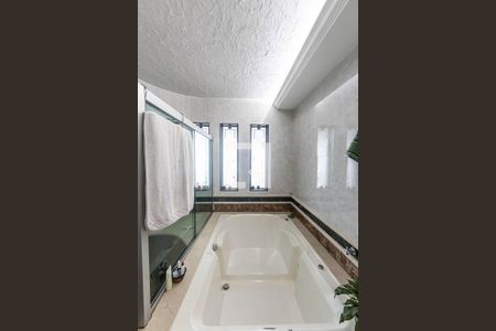 Casa à venda com 240m², 2 quartos e 2 vagasSuite