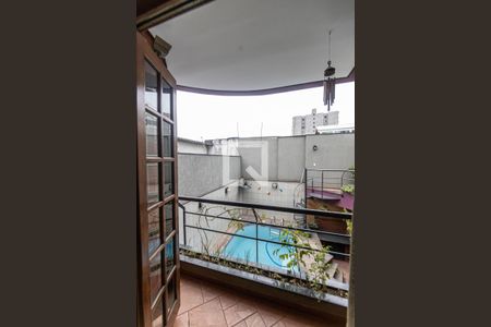 Casa à venda com 240m², 2 quartos e 2 vagasSala