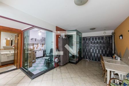 Casa à venda com 240m², 2 quartos e 2 vagasLazer