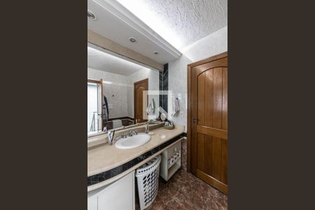 Casa à venda com 240m², 2 quartos e 2 vagasSuite