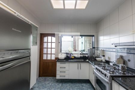 Casa à venda com 240m², 2 quartos e 2 vagasCozinha