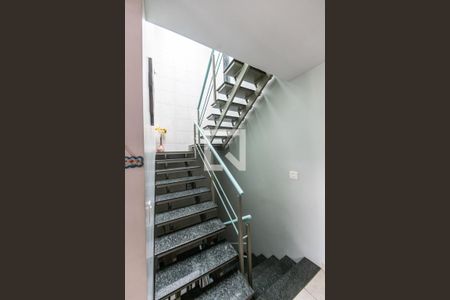 Escada de casa à venda com 2 quartos, 240m² em Chácara Califórnia, São Paulo