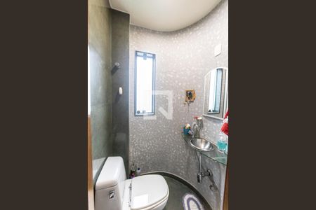 Casa à venda com 240m², 2 quartos e 2 vagasLavabo