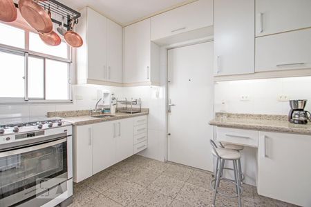 Apartamento à venda com 180m², 4 quartos e 2 vagas Apartamento à venda com 180m², 4 quartos e 2 vagasCozinha
