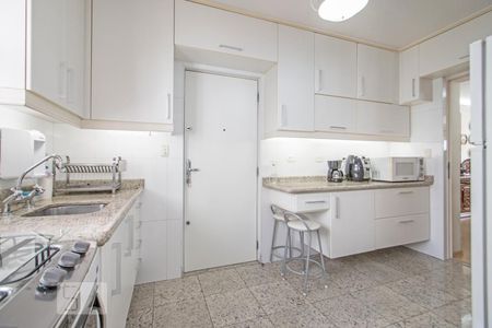 Apartamento à venda com 180m², 4 quartos e 2 vagas Apartamento à venda com 180m², 4 quartos e 2 vagasCozinha