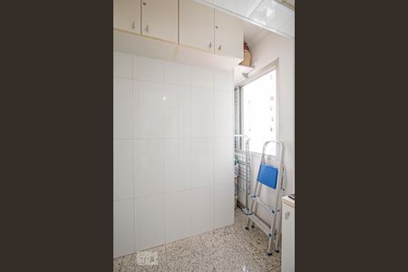 Apartamento à venda com 180m², 4 quartos e 2 vagas Apartamento à venda com 180m², 4 quartos e 2 vagasLavanderia