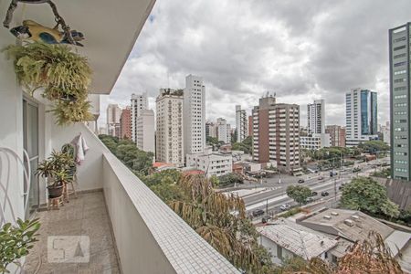 Apartamento à venda com 180m², 4 quartos e 2 vagas Apartamento à venda com 180m², 4 quartos e 2 vagasVaranda