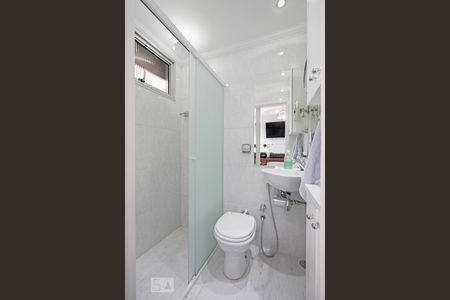 Apartamento à venda com 180m², 4 quartos e 2 vagas Apartamento à venda com 180m², 4 quartos e 2 vagasBanheiro da Suite 1