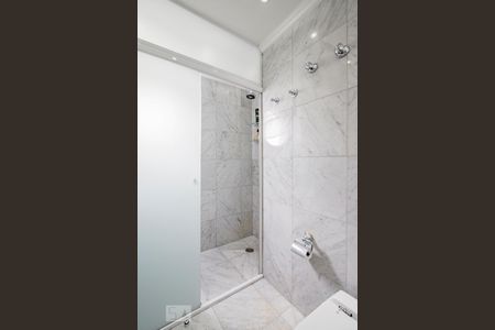 Apartamento à venda com 180m², 4 quartos e 2 vagas Apartamento à venda com 180m², 4 quartos e 2 vagasBanheiro da Suite 2