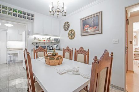 Apartamento à venda com 180m², 4 quartos e 2 vagas Apartamento à venda com 180m², 4 quartos e 2 vagasCopa