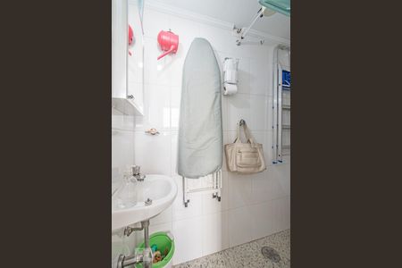 Apartamento à venda com 180m², 4 quartos e 2 vagas Apartamento à venda com 180m², 4 quartos e 2 vagasBanheiro de Serviço