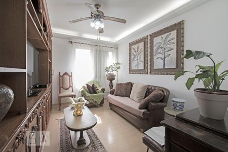 Apartamento à venda com 180m², 4 quartos e 2 vagas Apartamento à venda com 180m², 4 quartos e 2 vagasSala de TV