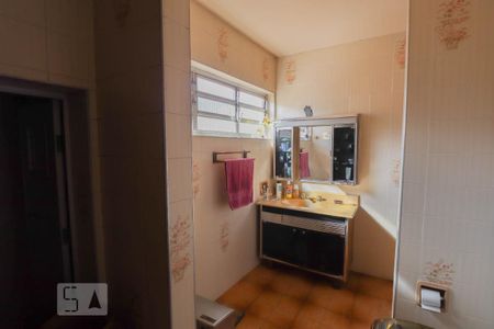 Casa à venda com 222m², 3 quartos e 4 vagasBanheiro da Suíte