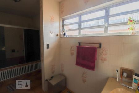 Casa à venda com 222m², 3 quartos e 4 vagasBanheiro da Suíte