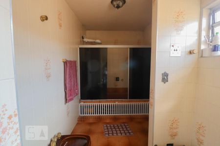 Casa à venda com 222m², 3 quartos e 4 vagasBanheiro da Suíte