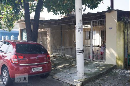 Casa para alugar com 70m², 2 quartos e 1 vaga Casa para alugar com 70m², 2 quartos e 1 vagaFachada