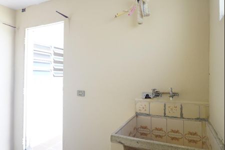 Casa para alugar com 70m², 2 quartos e 1 vaga Casa para alugar com 70m², 2 quartos e 1 vagaÁrea de Serviço