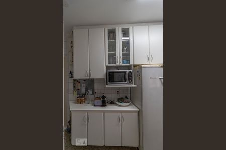 Apartamento à venda com 170m², 2 quartos e 3 vagasCozinha - Armários