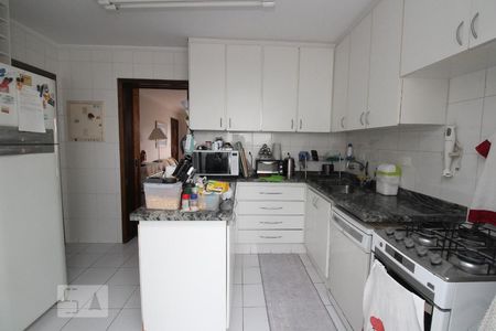 Apartamento à venda com 244m², 4 quartos e 2 vagasCozinha