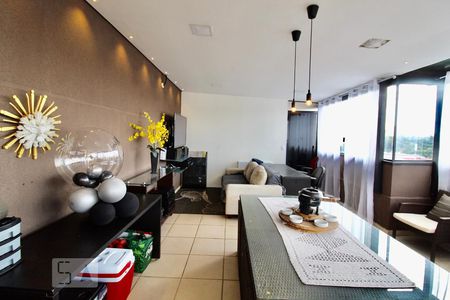 Apartamento à venda com 168m², 3 quartos e 1 vaga Apartamento à venda com 168m², 3 quartos e 1 vagaCobertura - Sala