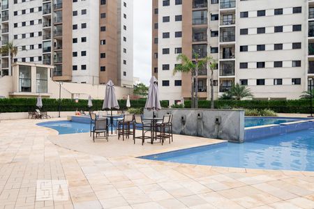 Apartamento à venda com 168m², 3 quartos e 1 vaga Apartamento à venda com 168m², 3 quartos e 1 vagaPiscina
