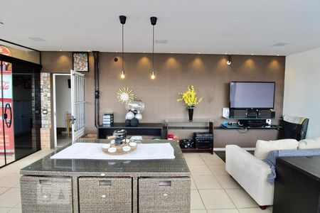 Apartamento à venda com 168m², 3 quartos e 1 vaga Apartamento à venda com 168m², 3 quartos e 1 vagaCobertura - Sala