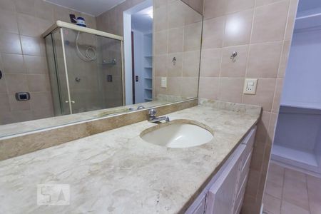 Casa de condomínio à venda com 269m², 4 quartos e 3 vagasBanheiro da Suíte