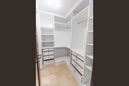 Casa de condomínio à venda com 269m², 4 quartos e 3 vagasClosed