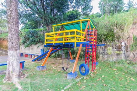 Casa de condomínio à venda com 269m², 4 quartos e 3 vagasÁrea Comum - Playground