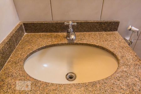 Casa de condomínio à venda com 269m², 4 quartos e 3 vagasBanheiro Social 1