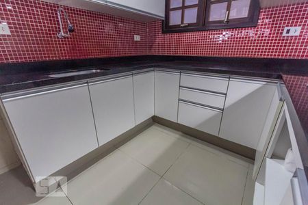 Casa de condomínio à venda com 269m², 4 quartos e 3 vagasCozinha 1