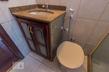 Casa de condomínio à venda com 269m², 4 quartos e 3 vagasBanheiro Social 1