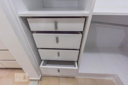 Casa de condomínio à venda com 269m², 4 quartos e 3 vagasClosed detalhe gavetas