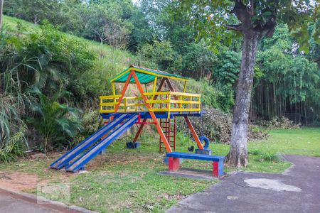Casa de condomínio à venda com 269m², 4 quartos e 3 vagasÁrea Comum - Playground