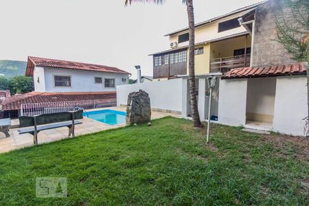 Casa de condomínio à venda com 269m², 4 quartos e 3 vagasPiscina