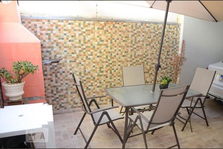 Casa à venda com 144m², 3 quartos e 2 vagasChurrasqueira