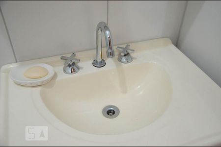 Casa à venda com 144m², 3 quartos e 2 vagasBanheiro