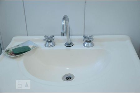 Casa à venda com 144m², 3 quartos e 2 vagasBanheiro