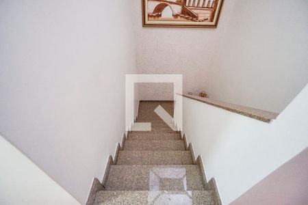 Casa à venda com 250m², 3 quartos e 3 vagasEscada