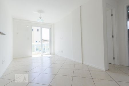 Sala de apartamento para alugar com 2 quartos, 65m² em Taquara, Rio de Janeiro