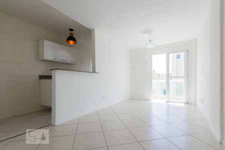 Sala de apartamento para alugar com 2 quartos, 65m² em Taquara, Rio de Janeiro