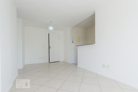 Sala de apartamento para alugar com 2 quartos, 65m² em Taquara, Rio de Janeiro