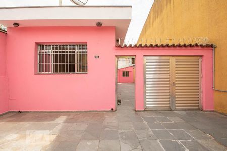 Casa para alugar com 90m², 2 quartos e 6 vagas Casa para alugar com 90m², 2 quartos e 6 vagasFachada